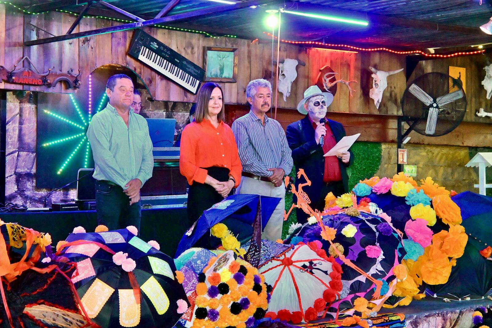 Sari apoya el rescate de las tradiciones con desfile de Catrinas y Catrines