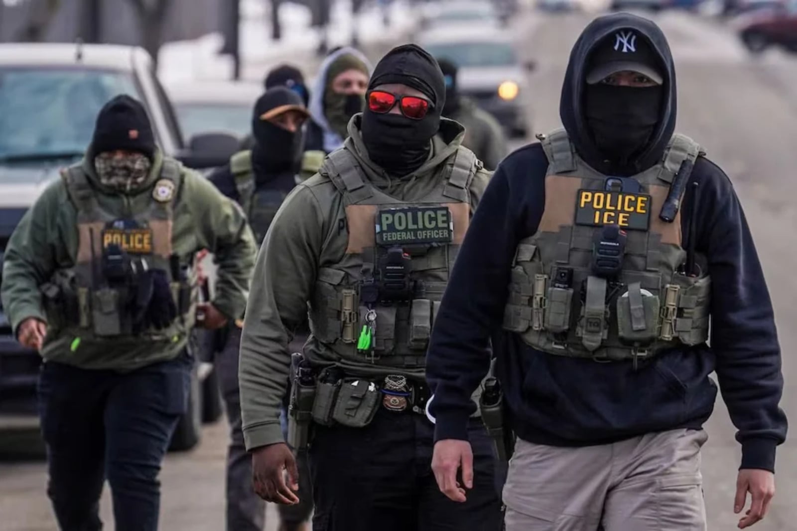Demandan al ICE por abusos y crisis de salud en centro de detención de Indiana