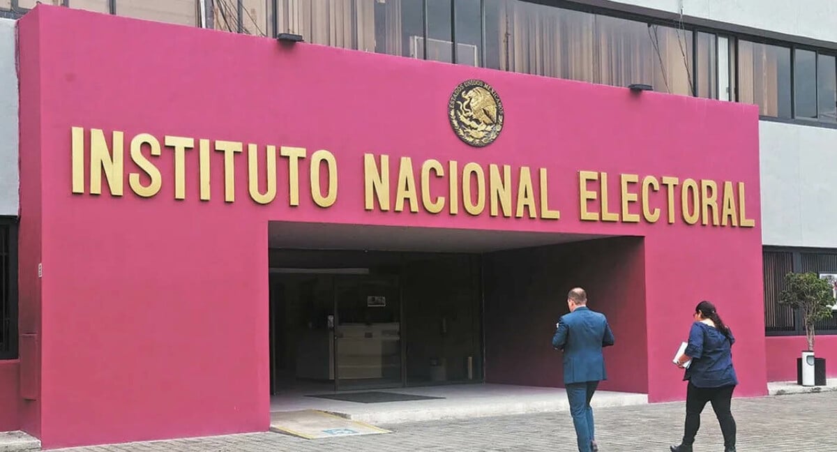 Presidenta cuestiona contratos del INE y pide una nueva titular mujer para el organismo