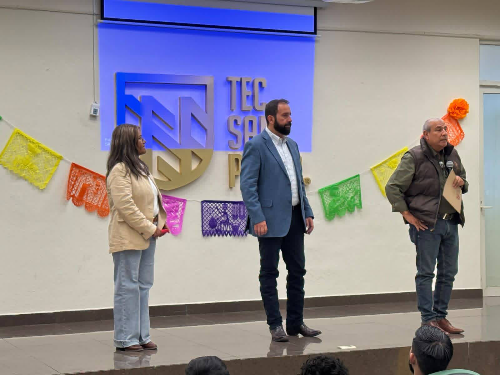 Impulsan el conocimiento de la economía y el comercio exterior entre jóvenes universitarios