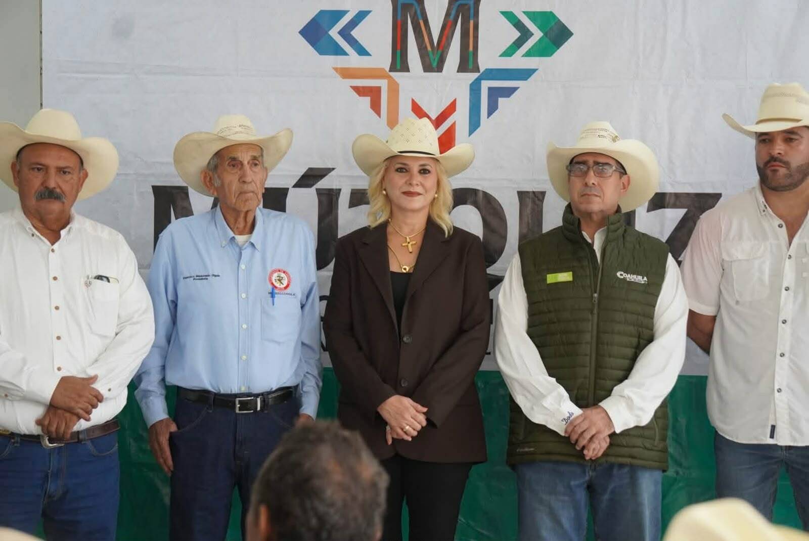 Entregan 14 toneladas de avena para beneficiar a 120 productores de Múzquiz.