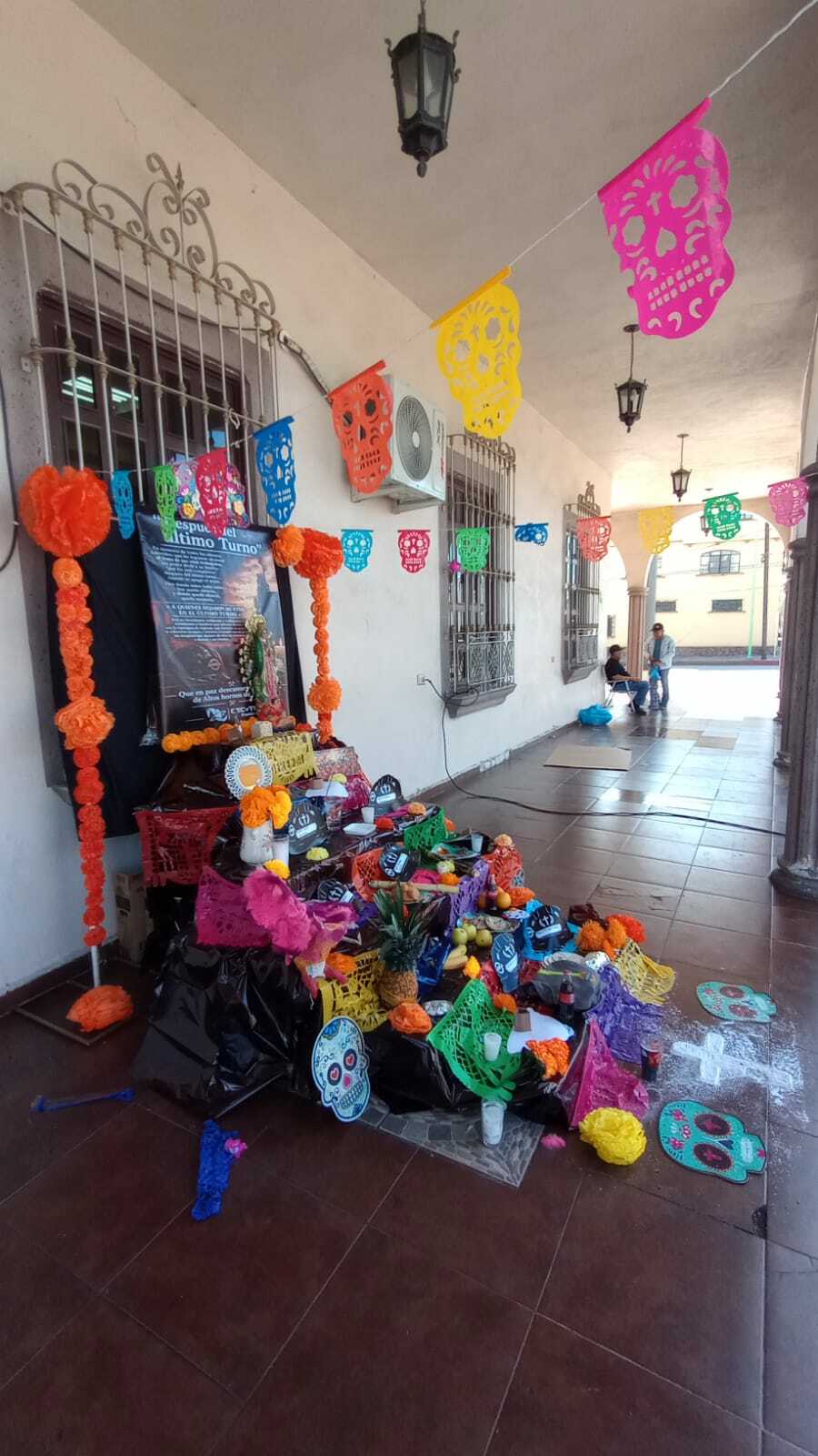 Alumnos del CITEC Frontera dedican Altar de Muertos a trabajadores de AHMSA