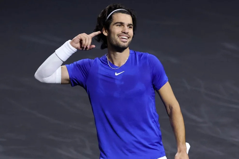 Alcaraz vence a Tommy Paul y avanza a semifinales en Viena