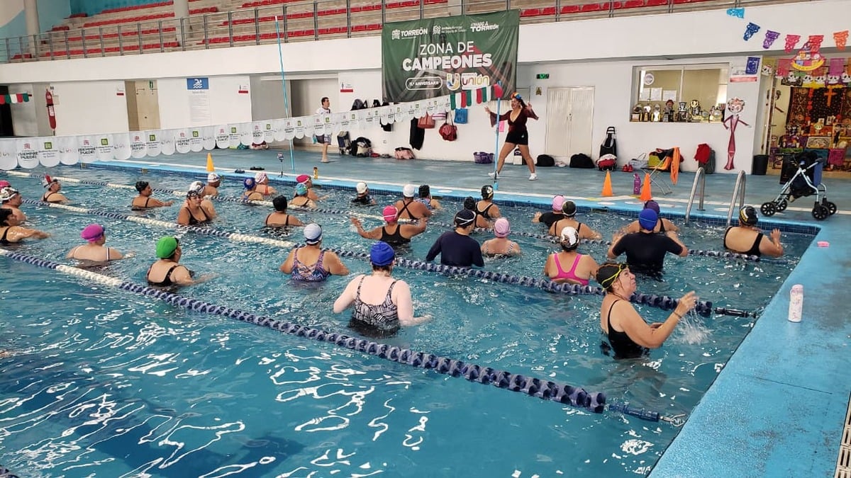 Lleva el Instituto Municipal del Deporte el espíritu del Día de Muertos a la alberca de La Jabonera en Torreón