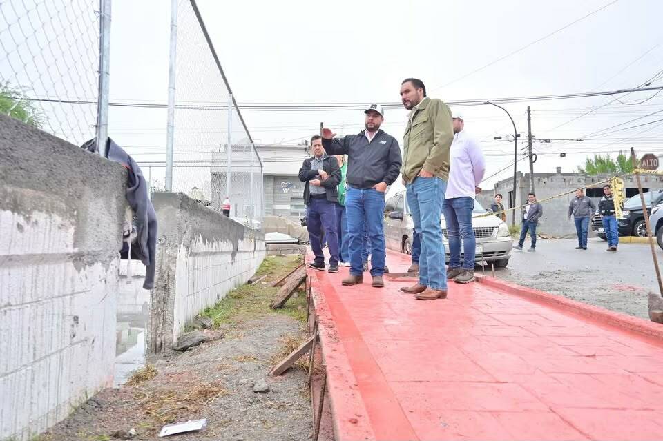 Carlos Villarreal supervisa obras de agua, drenaje, educación y deporte